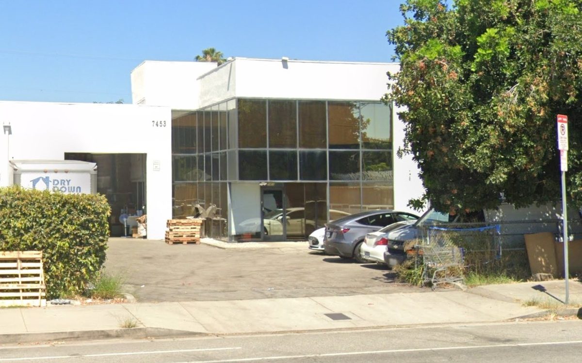7453 Woodley Ave, Van Nuys, CA